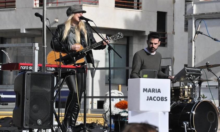 Maria Jacobs i Gerard Masip, ahir, a la plaça del Pòsit