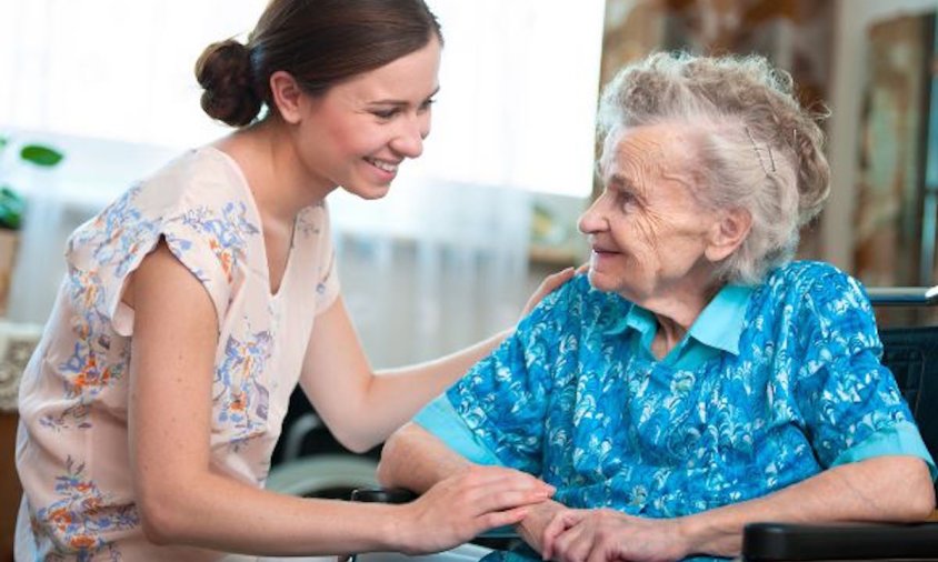Es necessiten professionals per reforçar l'atenció a les residències de gent gran