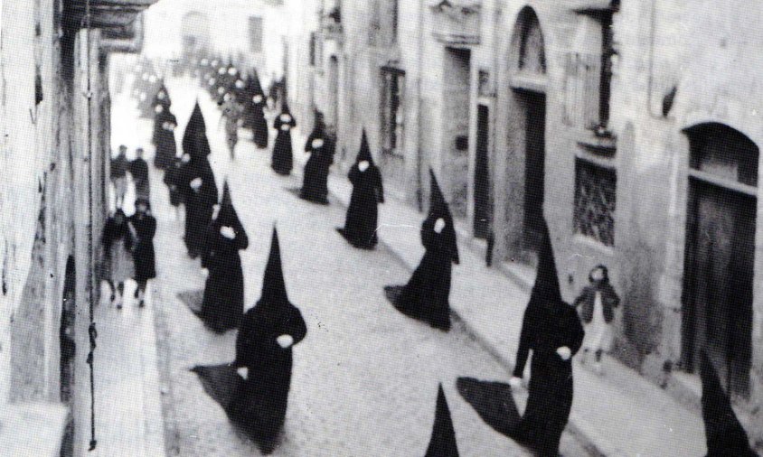 Processó de Divendres Sant pels carrers del barri antic de Cambrils