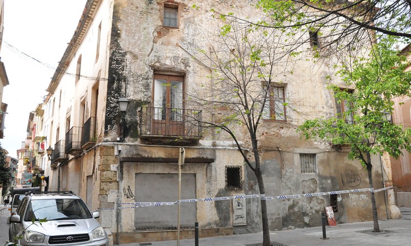 La casa afectada fa cantonada amb el carrer Cardenal Vidal i Barraquer i la placeta de la Concepció