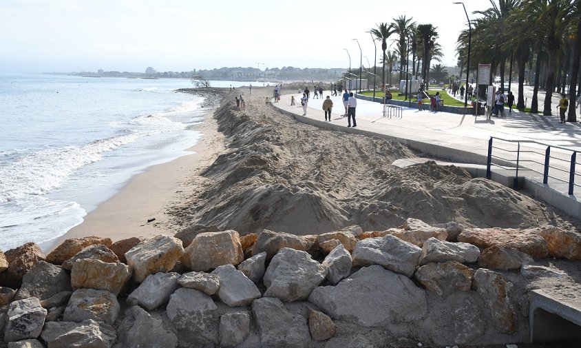 Aspecte de la platja de la riera d'Alforja amb la reposició de sorra, el passat 6 de juny