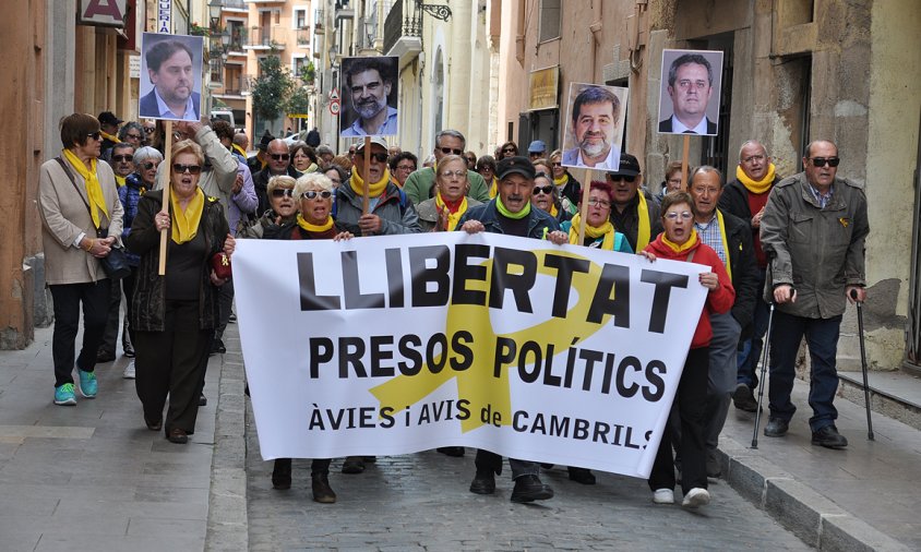 Els Avis i Àvies, ahir, en la manifestació setmanal per la llibertat dels presos polítics