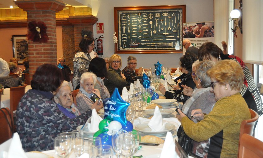 Amics de la Gent Gran al dinar de Nadal de l'associació, celebrat al desembre