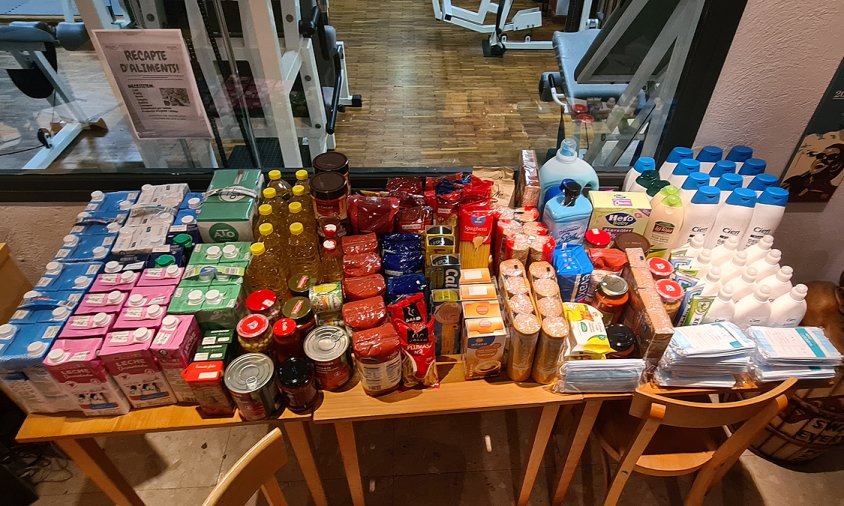 Imatge dels aliments recaptats a la campanya organitzada pel Gimnàs Cambrils Port
