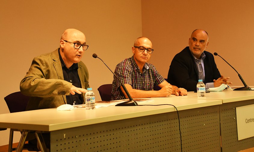 Ignasi Martí, Jaume Borràs i Manuel Rivera, ahir, a la presentació del llibre Lo Carrasclet. Crònica d'un irreductible