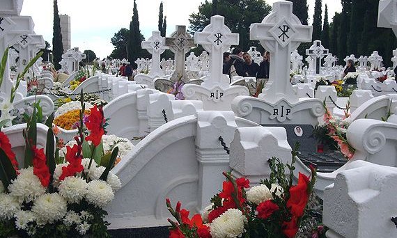 Aspecte del cementiri parroquial, ahir, diada de Tots Sants