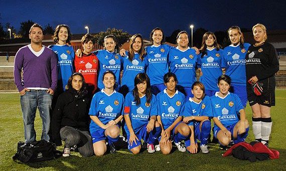 Imatge de la plantilla de l'equip femení de F-7 del FC Cambrils en el darrer partit de temporada