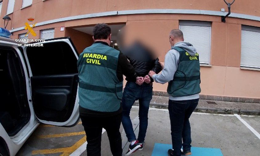 Detingut un home de 22 anys acusat de 45 delictes d'abusos sexuals a menors de Barcelona i Tarragona, entre d'altres