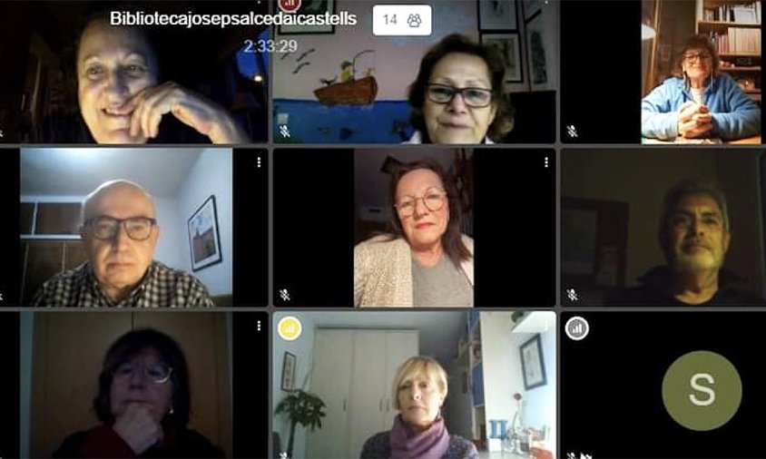 Un moment de la connexió virtual de la darrera sessió del Club de Lectura de la biblioteca Josep Salceda i Castells