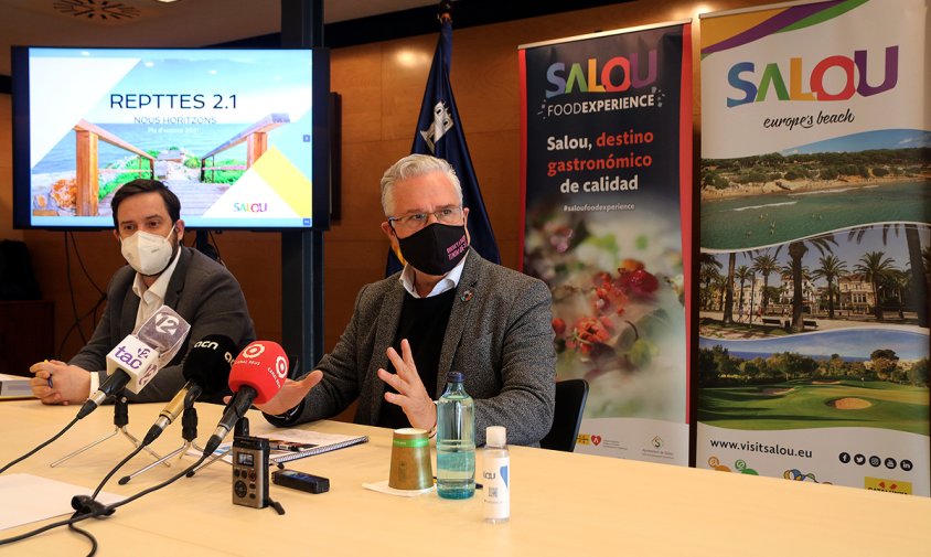 Imatge de l'alcalde Pere Granados i el gerent del Patronat de Turisme de Salou, Marc Espasa, en la roda de premsa d'ahir al matí