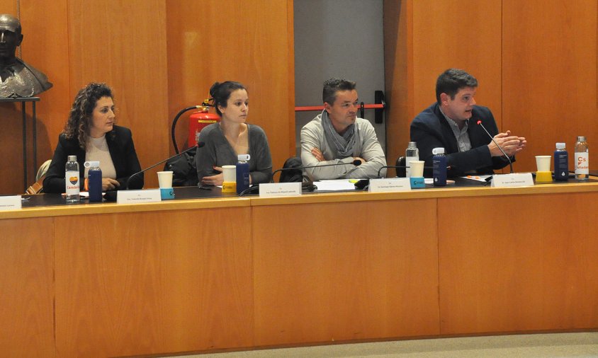 Imatge dels quatre regidors de Cs Cambrils, al ple del 27 de gener de 2020. D'esquerra a dreta: Yolanda Burgos, Patricia de Miguel, Santi Gámez i Juan Carlos Romera
