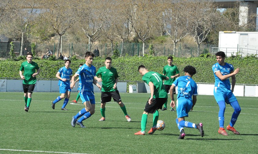 Imatge d'un partit de l'equip juvenil de Preferent del Cambrils Unió disputat aquest mes de març