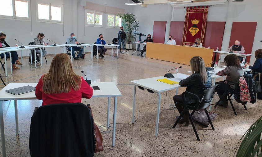 Imatge de la sessió plenària a l'Ajuntament de Vandellòs i l'Hospitalet de l'Infant, el passat 27 d'abril
