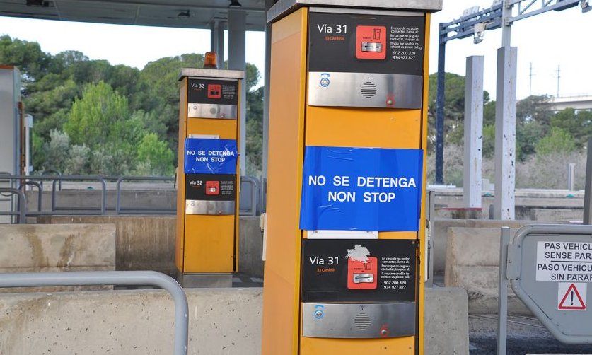 Màquines dels peatges d'accés a l'autopista Ap-7 a Cambrils, a principis de l'any passat, un cop aplicada la gratuïtat des de Vila-seca a Alacant