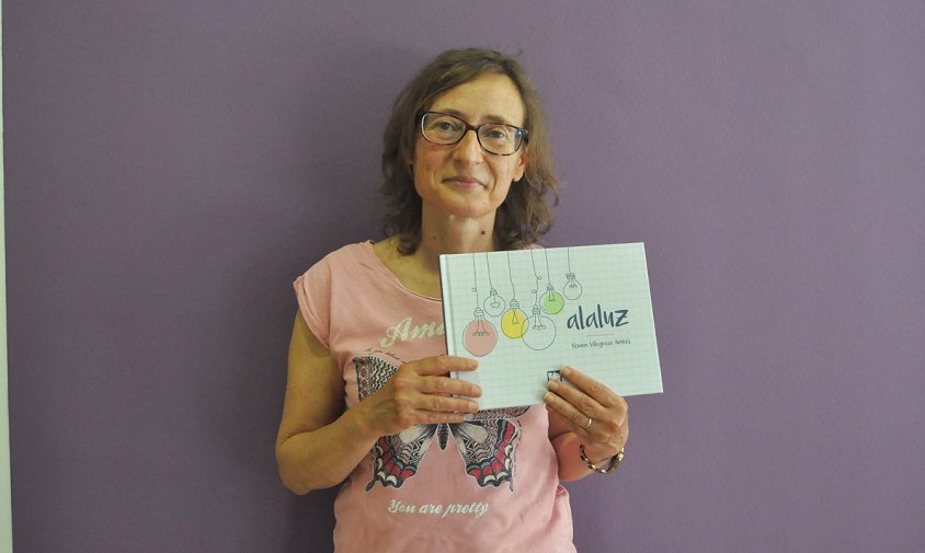 Rosana Villagrasa amb el seu llibre "Alaluz"