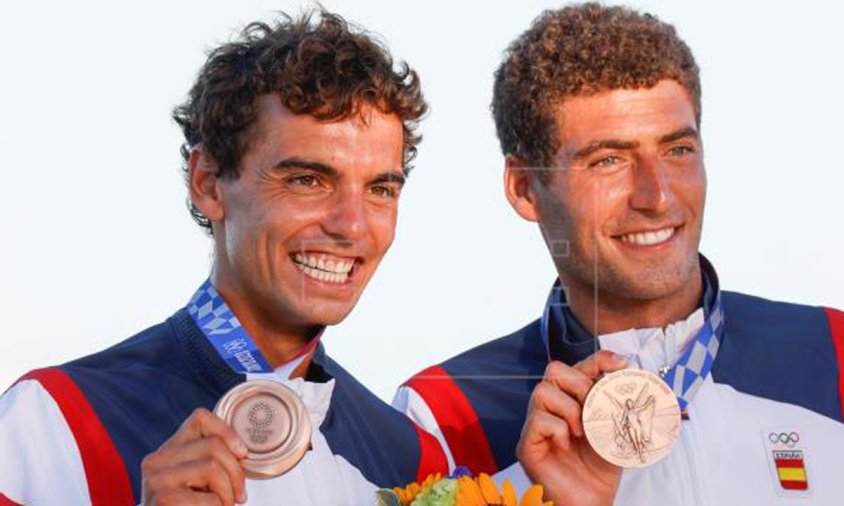 Jordi Xammar, a l'esquerra, i Nico Rodríguez, amb la medalla de bronze que han obtingut aquest matí
