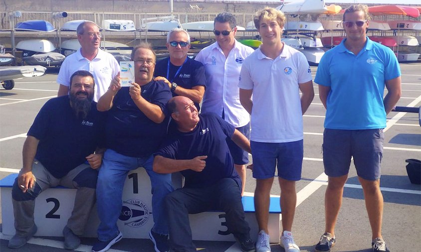 Imatge de la tripulació que va guanyar la primera cita del Concurs de Pesca Curricà Coster-9è Interclubs Costa Daurada