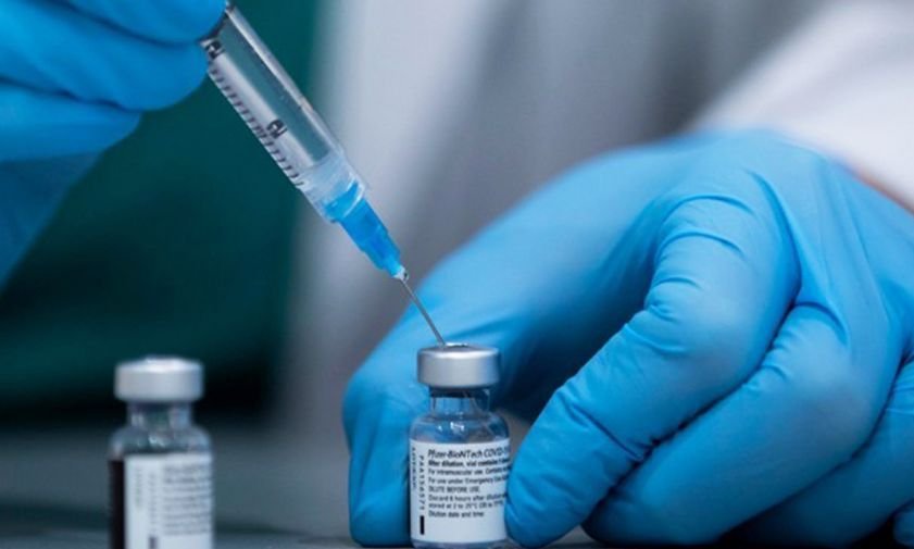 S'intensifica la campanya de vacunació amb la tercera dosi de record