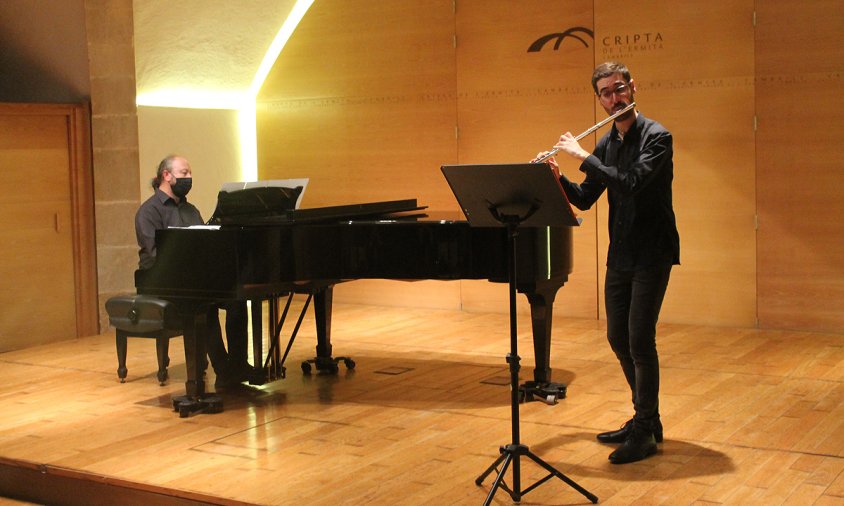 Un moment del concert a càrrec del cambrilenc Genís Piqué acompanyat de Marc Torres al piano
