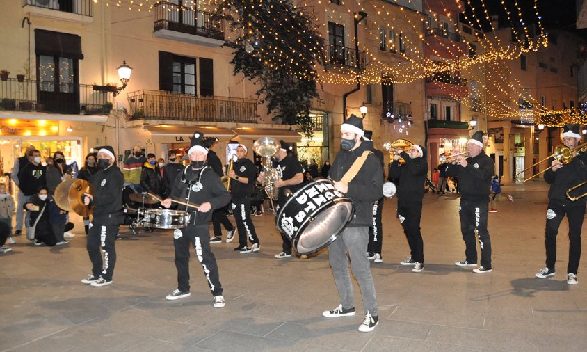 El grup vila-secà Band Tocats va animar els carrers del Barri Antic, ahir a la tarda
