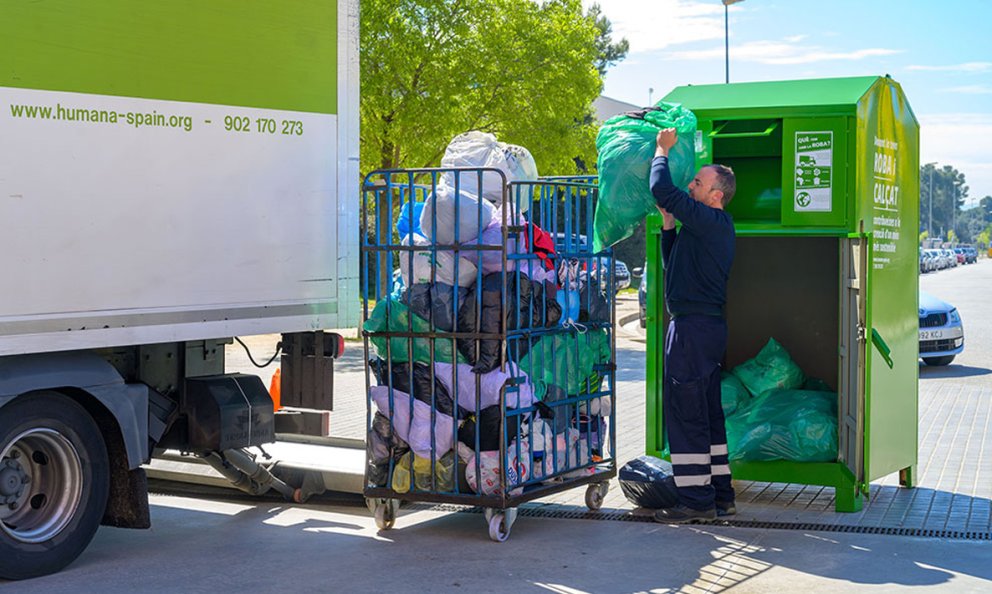 Els contenidors d'Humana recuperen 88 tones de tèxtil usat a Cambrils al 2021 per a donar-les una segona vida
