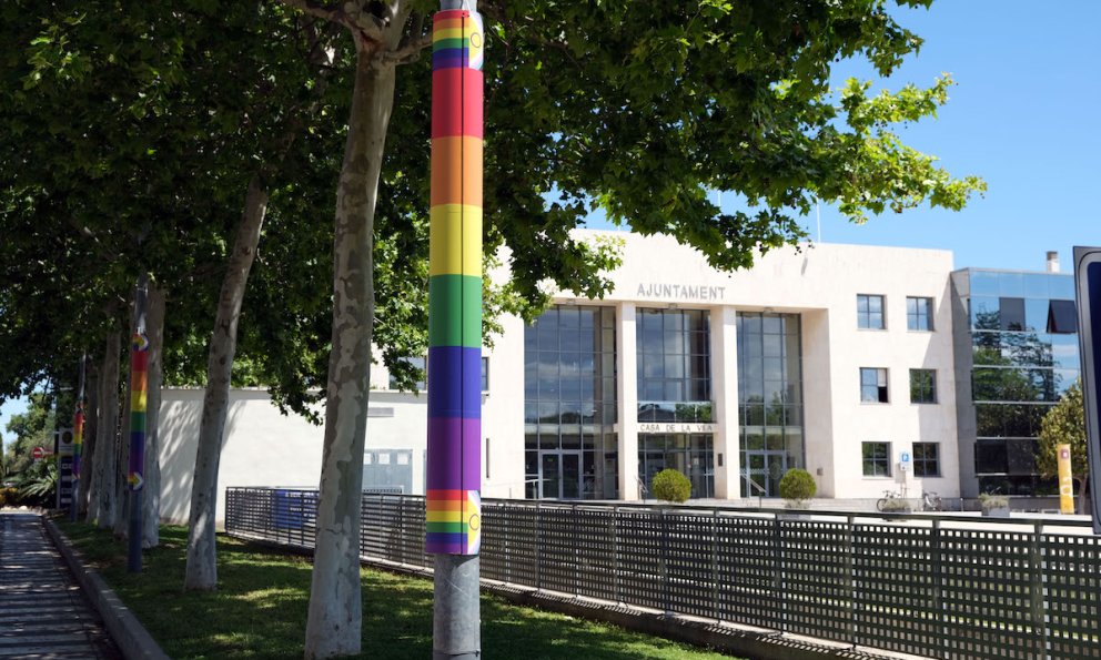 L'Ajuntament commemora el Dia Internacional contra la LGTBI+fòbia