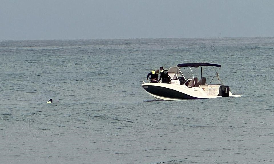 Rescaten un nedador a uns 50 metres de la costa, davant la platja del Cavet