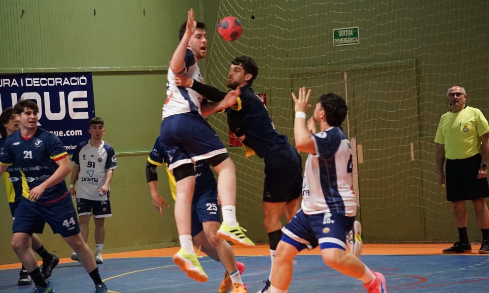 Trepidant empat entre el CH Cambrils i el CH Sant Esteve Sesrovires en un duel d'alt voltatge
