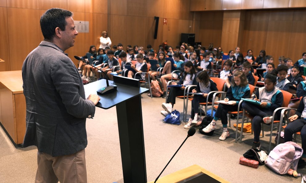 L'alumnat de quart de primària del col·legi Vidal i Barraquer visita l'Ajuntament