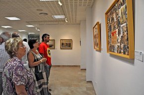 L'exposició col·lectiva i els trastos vells dels membres del Cambrils Art Total tornen per la Festa Major