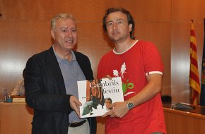 Es presenta el llibre "Cambrils Festiu" amb un acte institucional protagonitzat per les entitats festives cambrilenques
