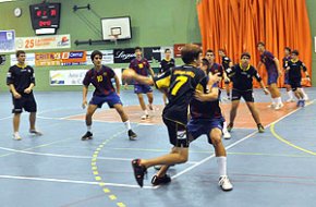 L'equip sènior del Club Handbol Cambrils comença amb derrota la seva aventura a la Segona Catalana i el cadet puja de categoria