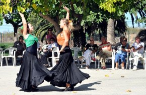 L'Associació de veïns del barri de la Llosa celebra el 12 d'octubre amb una jornada de germanor