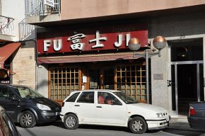 Un incendi a la cuina d'un restaurant japonès obliga a desallotjar els veïns de l'edifici