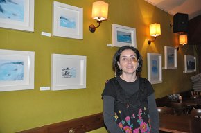 Nova exposició al Cafè Marro amb les pintures marineres de l'artista cambrilenca Elisa Rovira