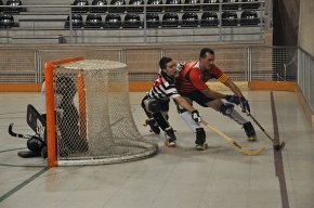 El Cambrils C.H. semporta el derbi comarcal davant el C.N. Reus Ploms amb un contundent resultat de 5 a 2