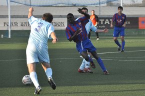 El FC Cambrils suma una nova victòria i se situa en tercer lloc mentre que el Marina s'imposa al Vilafortuny en el derbi local de Tercera Territorial