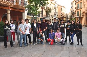 Alumnes de l'IES Mar de la Frau enceten l'itinerari pel patrimoni local 'Memòria de la Pau'