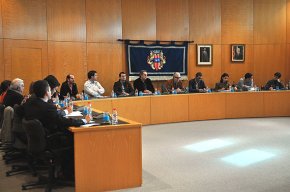El ple extraordinari aprova uns pagaments als treballadors amb sous més baixos a compte de la Relació de Llocs de Treball