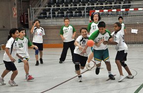 Cambrils acull una trobada esportiva d'handbol amb una trentena d'equips en el marc del programa HandboliCat