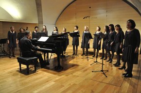 Ple absolut per escoltar al Cor Femení Scherzo a la Cripta de lErmita
