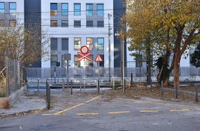 Es realitzen unes millores al pas a nivell de l'estació de tren situat al carrer de Barcelona