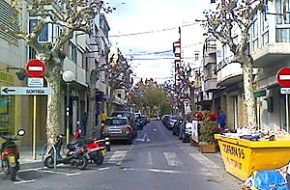 Es restringeix la circulació a vehicles pesats al carrer de Ramon Llull del barri del port