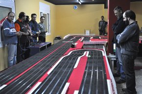 Joan Carles Pallejà i Xavi Prim guanyen la carrera cambrilenca del Campionat provincial de slot