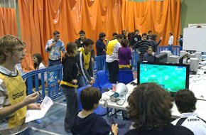 Més de 250 joves participen en una edició especial del programa ViudNit amb tornejos esportius, jocs de rol i música