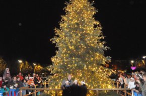Els carrers de Cambrils ja il·luminen el Nadal