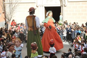 La Festa Major viu els actes més tradicionals amb la processó i la ballada dels elements festius 