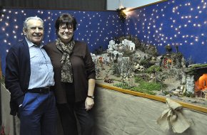 La família Pascual-Martí obre les portes de casa seva per mostrar el seu tradicional pessebre