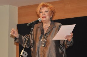 La cantant Núria Feliu, protagonista de la festa del desè aniversari dels Amics de la Gent Gran