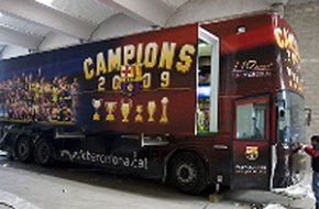 Les sis copes aconseguides enguany pel Barça s'aturaran a Cambrils en la rua del Bus Campions 2009
